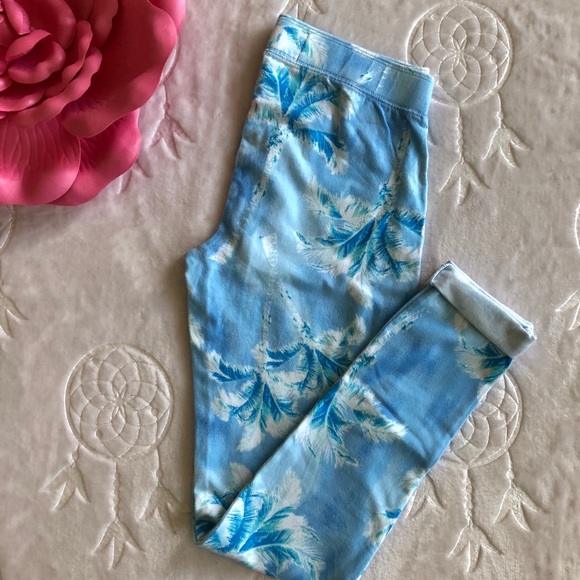 Hollister Pants - ❤️ 3/$10 Hollister Hawaiian print leggings.